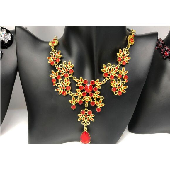 4 Piece Bundle Lot -Assorted Sparkly Formal Statement Necklaces - Picture 7 of 7